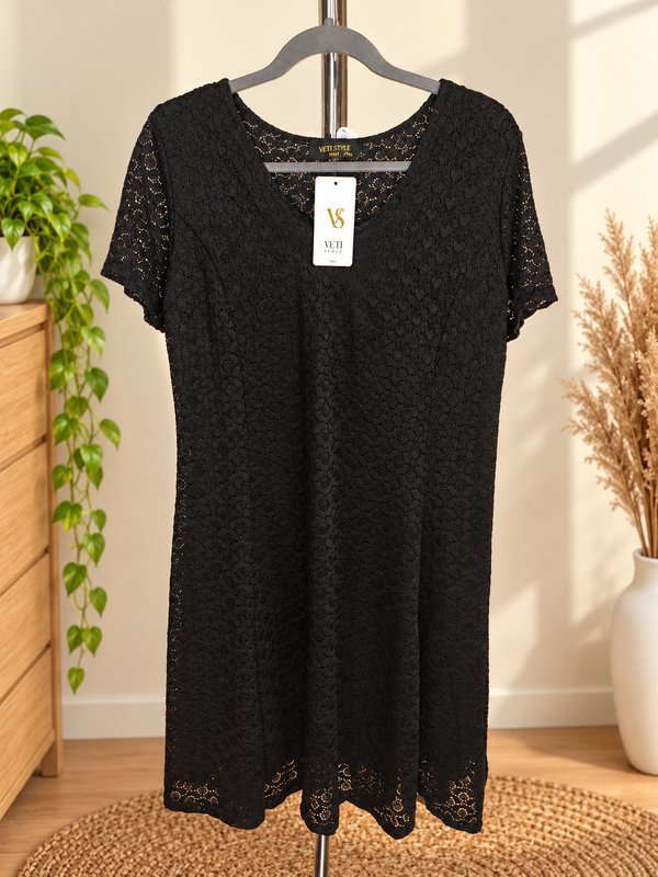 Robe femme en dentelle noire VETISTYLE – Taille 46/48 – Fabriquée en France